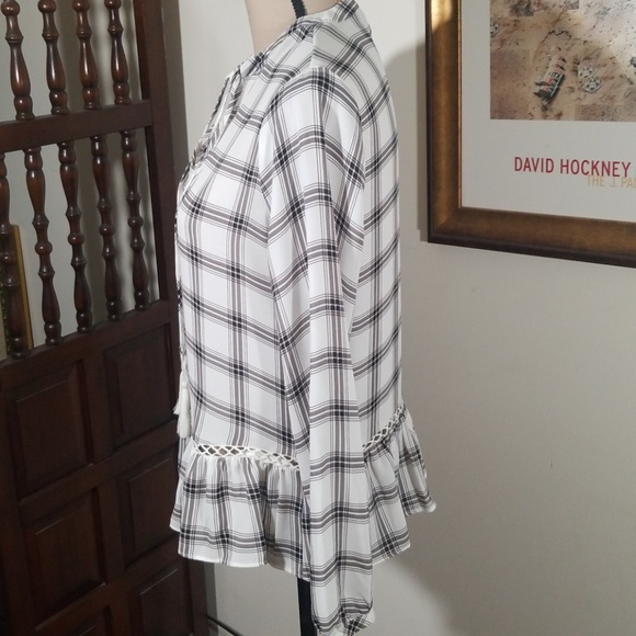 a.n.a plaid tassel long sleeves tunic top. Size PS - Picture 4 of 10
